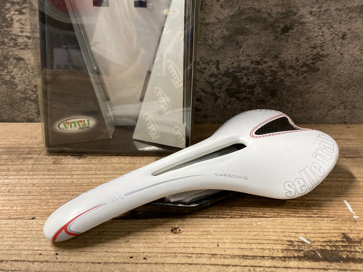 KL647 セライタリア selle ITALIA SLR KIT CARBONIO FLOW サドル 白 カーボンレール