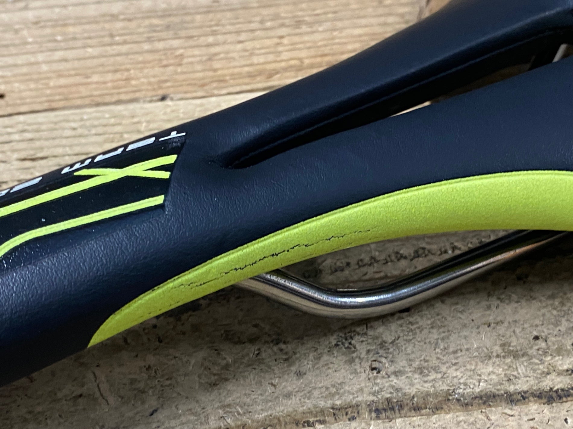 KJ133 セライタリア SELLE ITALIA SLR TEAM EDITION サドル 黒黄 Ti316