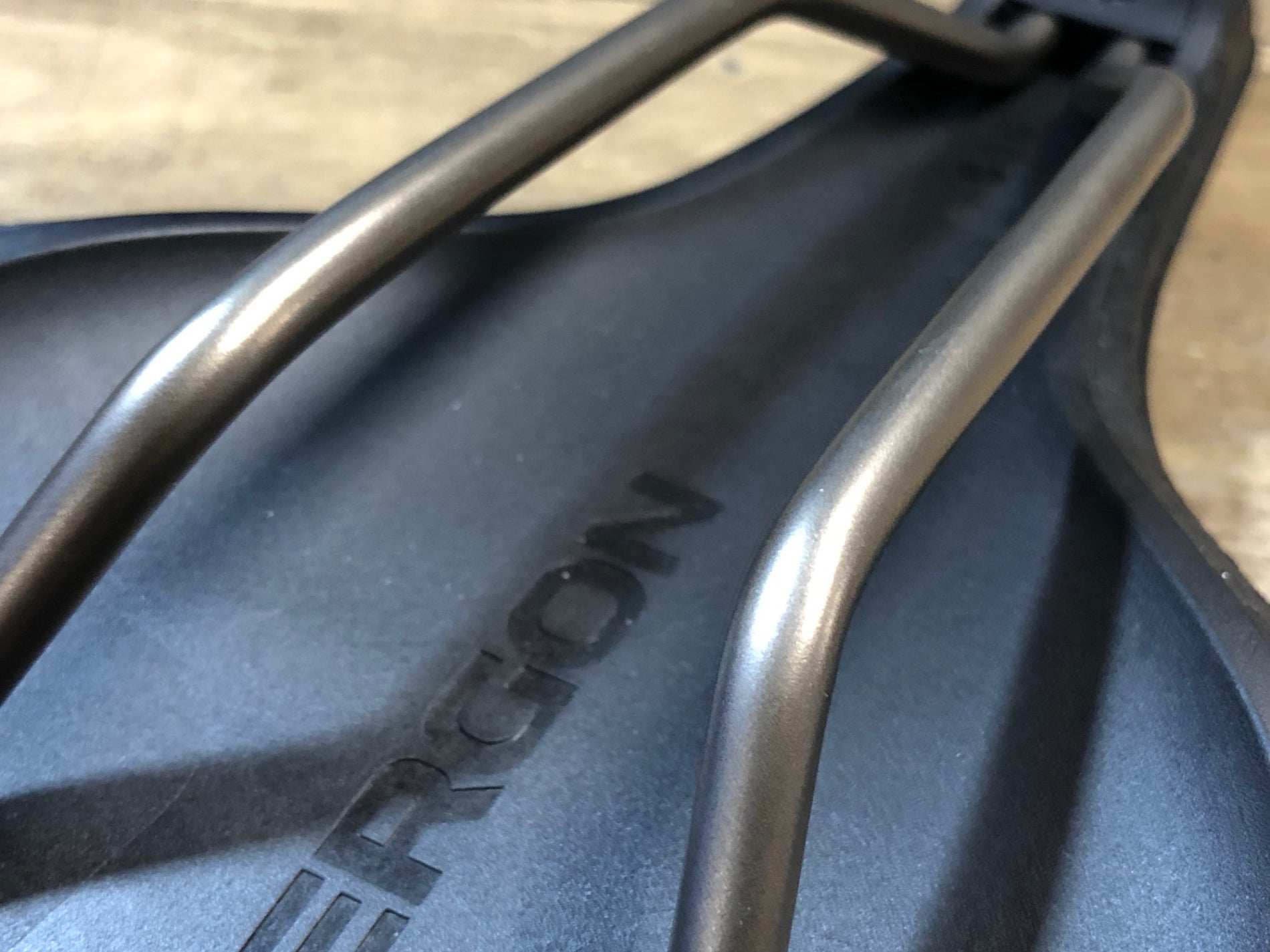 JV880 エルゴン ERGON SR ALLROAD CORE PRO MEN M/L TINOXレール