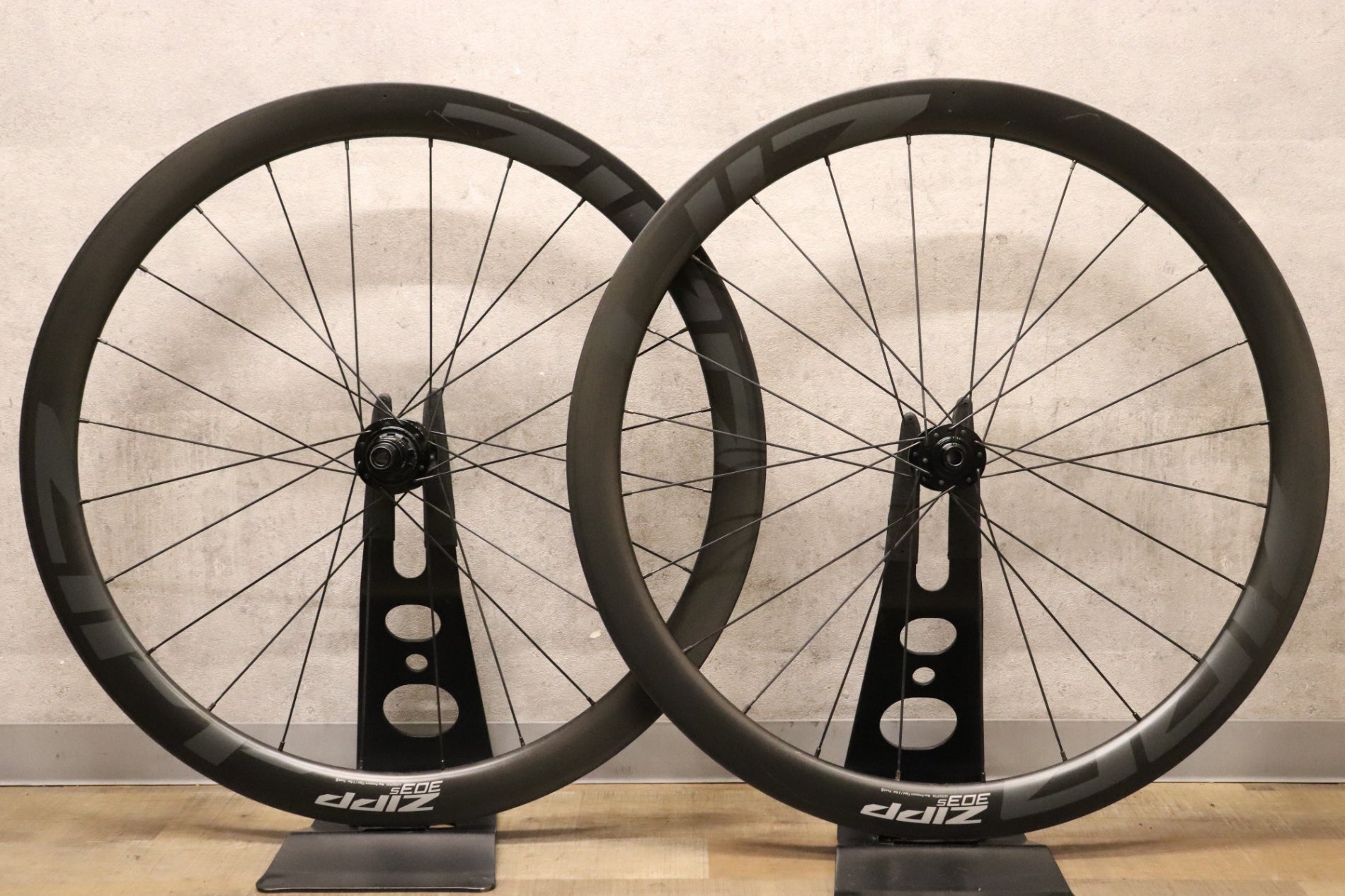 ZIPP 303S disc フックレス