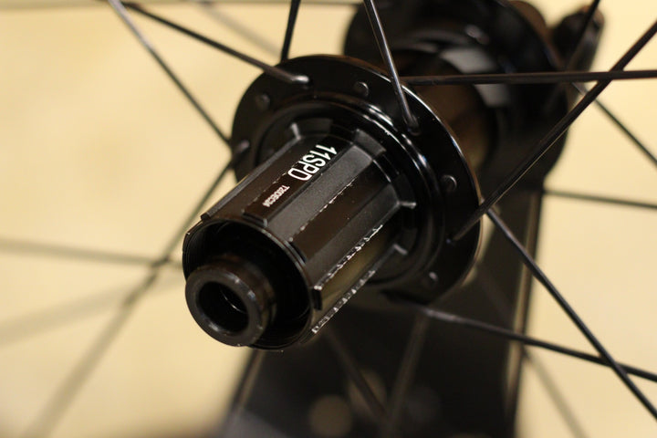 ジップ ZIPP 303S カーボン チューブレスレディ シマノ 12/11S ホイールセット フックレス DISC 【立川店】