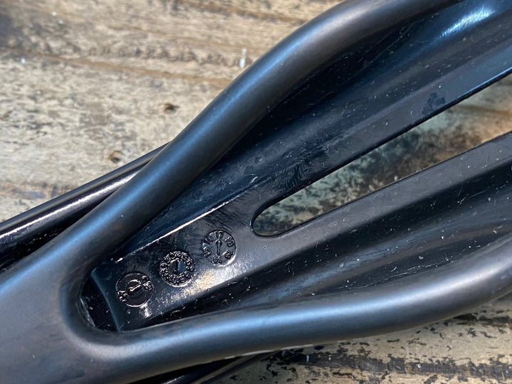 JP321 TNi スリム Slim サドル 黒 carbonレール