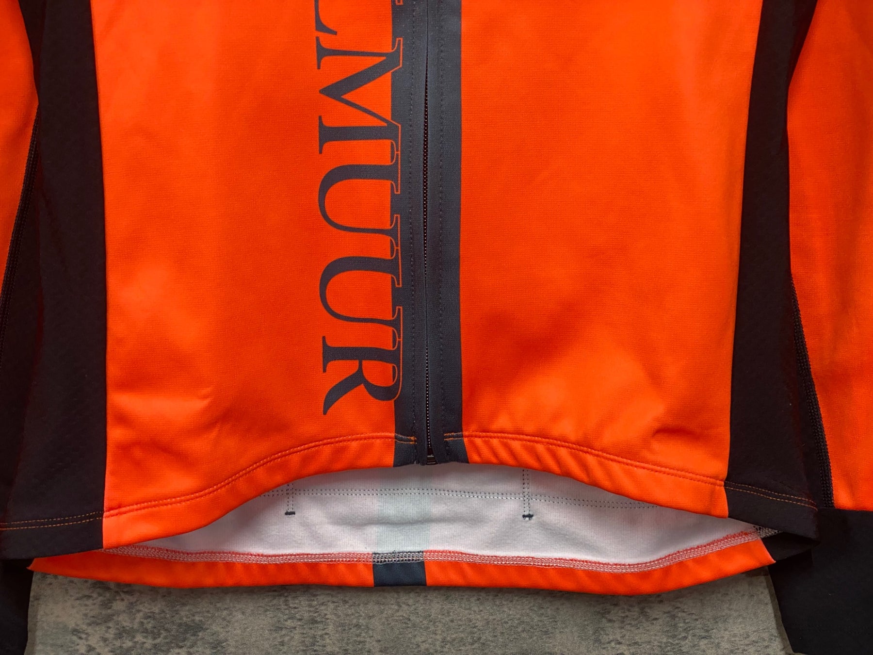 JU142 リオンドカペルミュール Lion de kapelmuur 長袖 サイクル