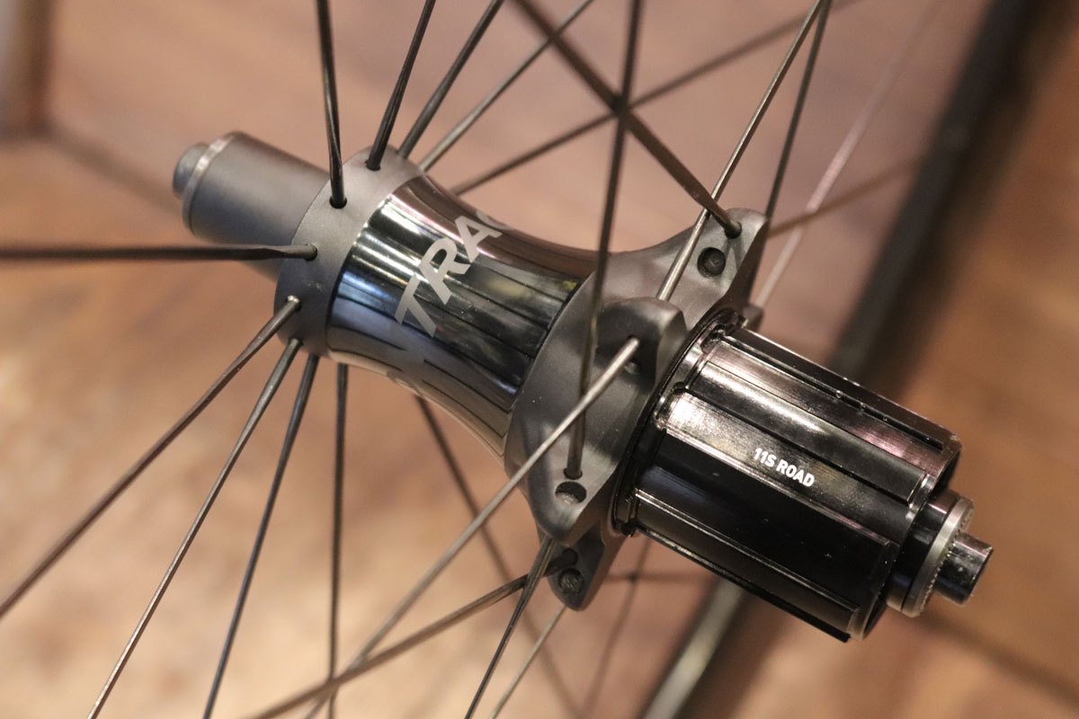 ボントレガー Bontrager アイオロス AROLUS XXX4 TLR リムブレーキモデル カーボン ホイールセット シマノ11/12s  【東京南麻布店】