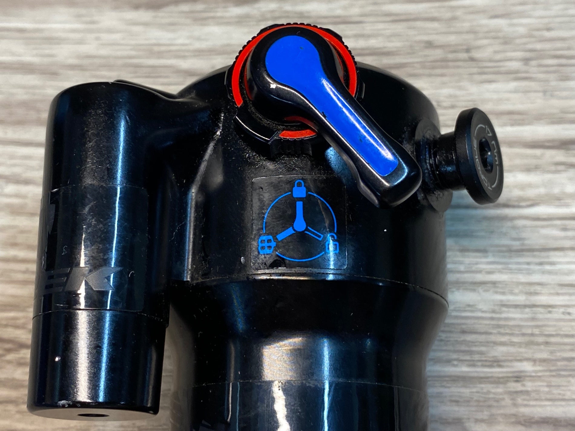 JE659 ロックショックス ROCKSHOX DELUXE RE:AKTIV THRU SHAFT