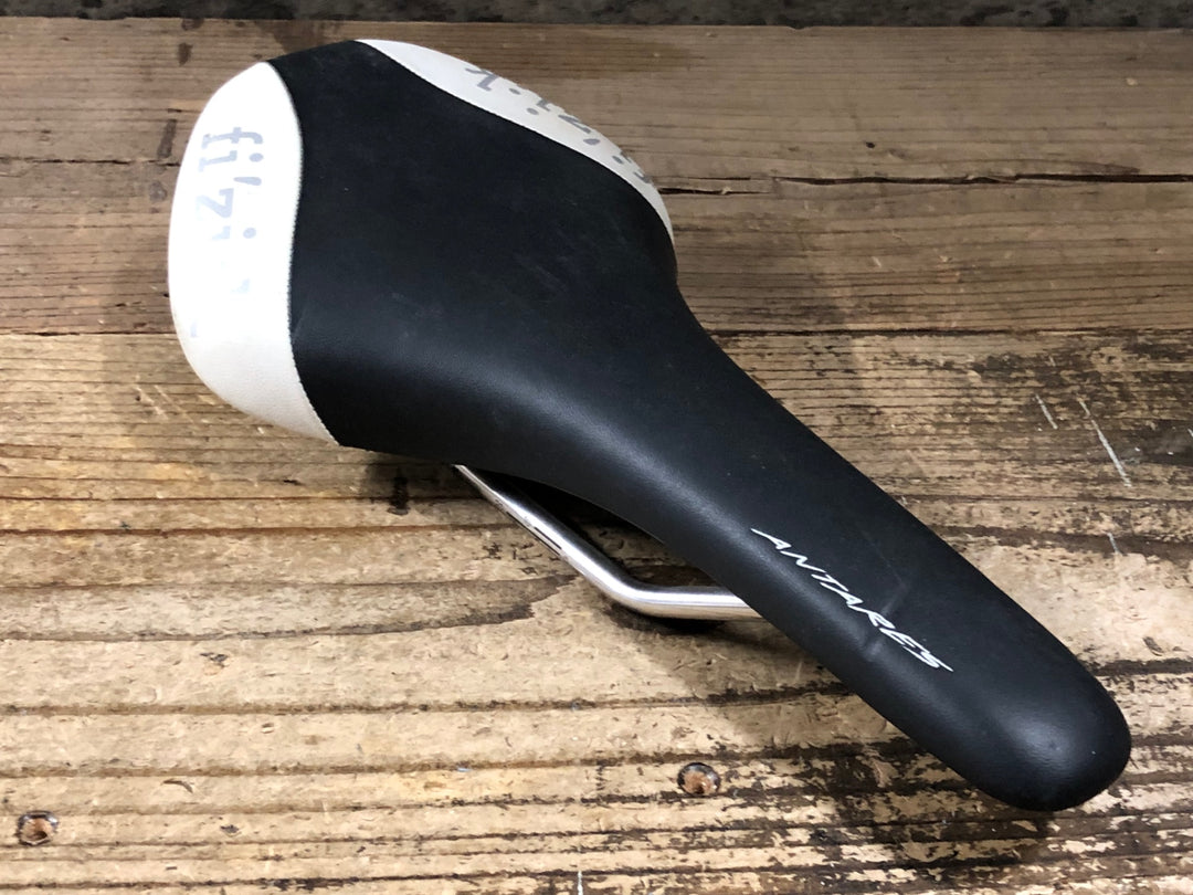 KJ372 フィジーク fizik アンタレス ANTARES サドル 黒白 kiumレール