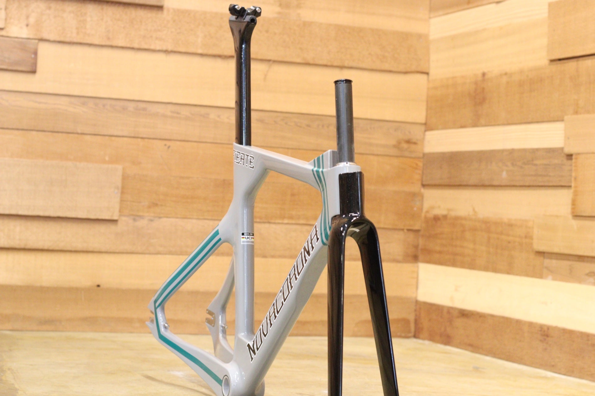 未使用 ノバコローナ NOVACORONA フィエルテ FIERTE 2023 Sサイズ