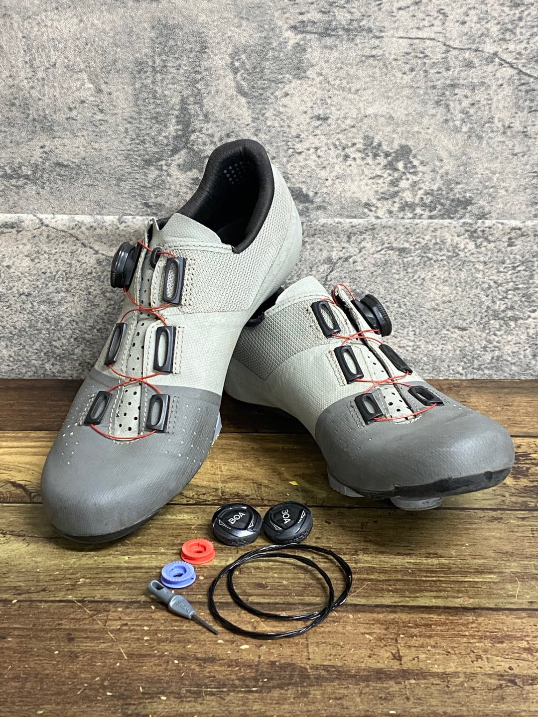 JY254 フィジーク fizik テンポ TEMPO R4 ビンディングシューズ SPD-SL グレー EU41　※余臭強め