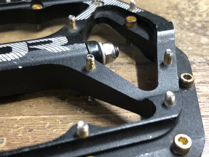 JT690 TOR TRZ CNC Platform Pedals 黒 フラットペダル