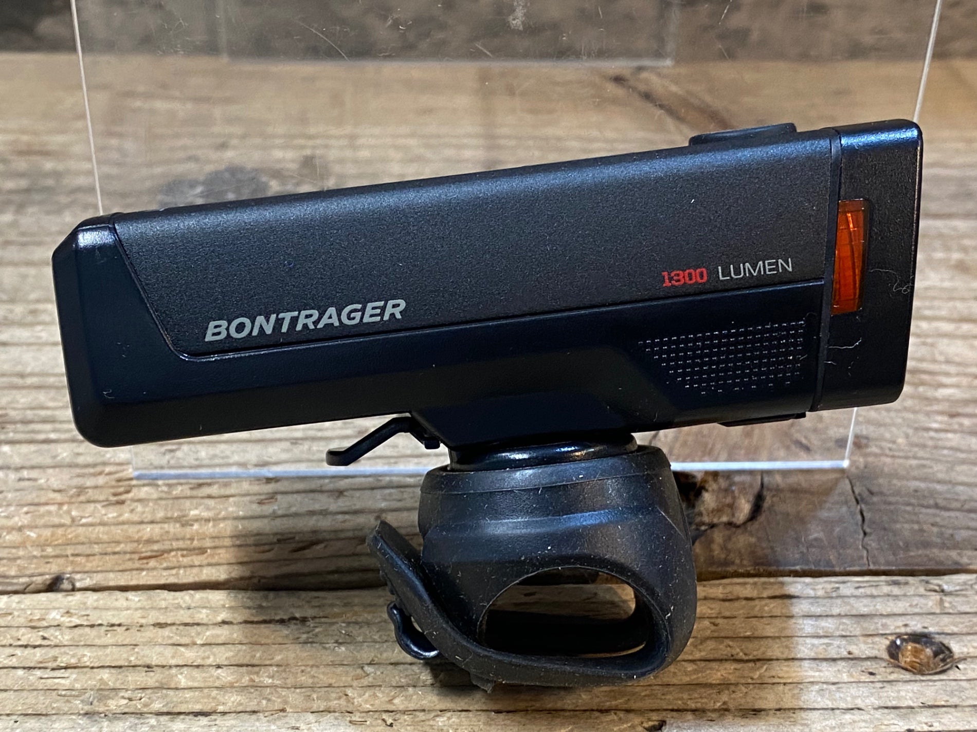 ボントレガー BONTRAGER ION PRO RT 1300 点灯確認済 JV486 ボントレガー BONTRAGER ION PRO RT 1300 フロントライト 点灯