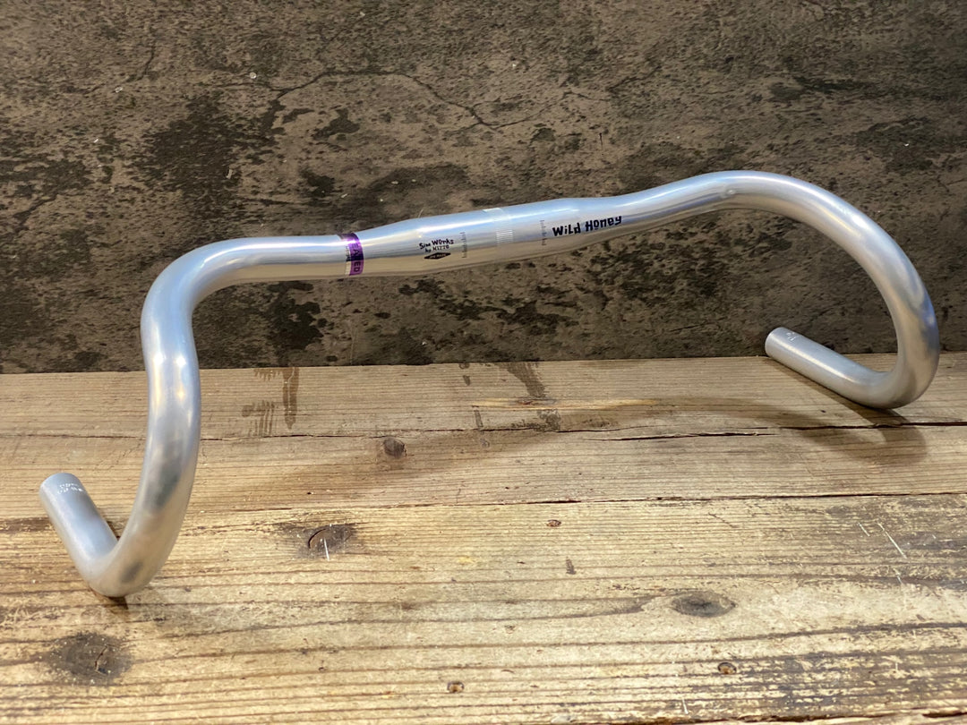 JY552 シムワークス SIM WORKS NITTO WILD HONEY SW56 ドロップハンドル Φ31.8 エンドC-C490mm