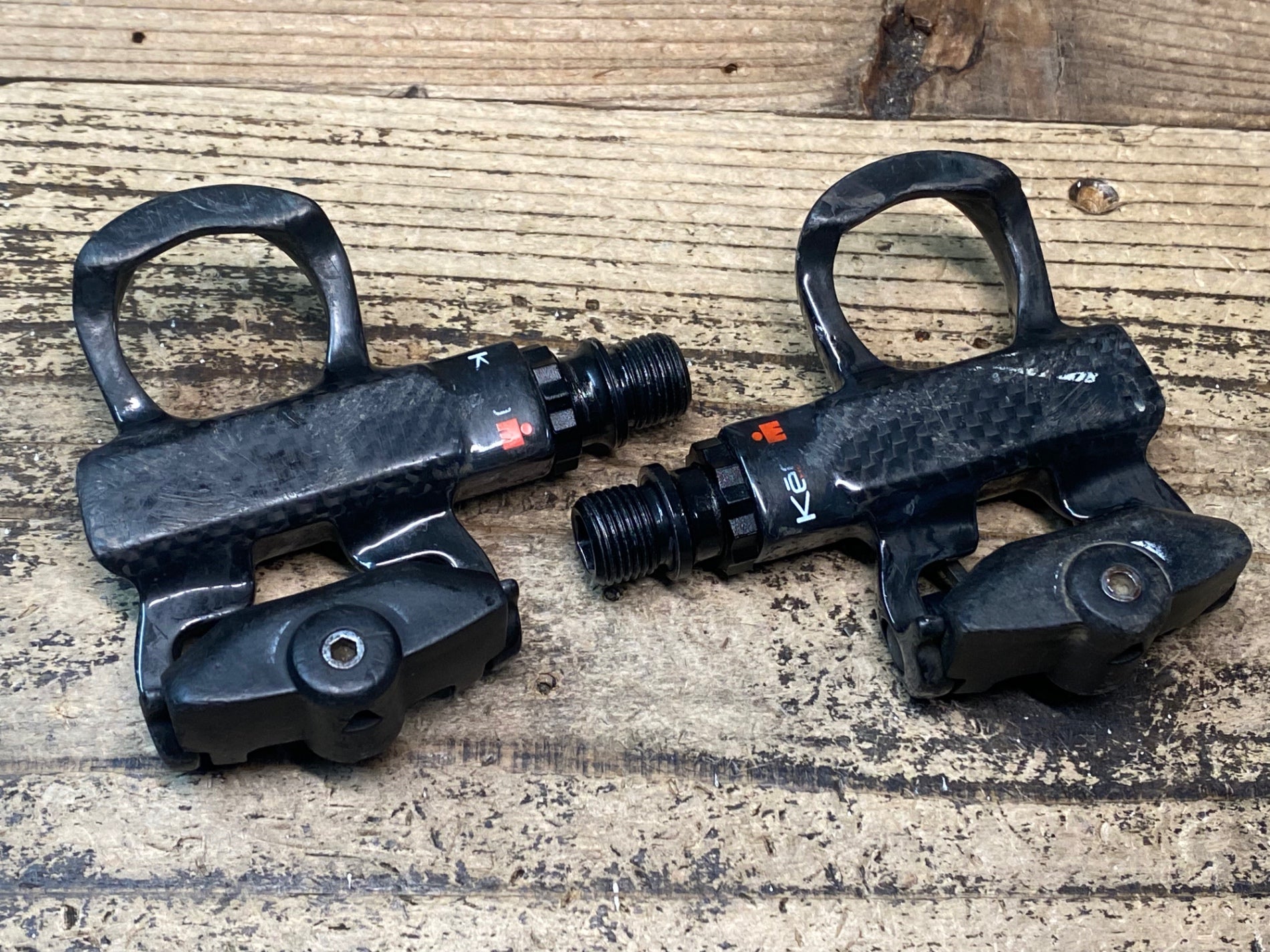 JN539 ルック LOOK ケオ KEO HM Ti CARBON ビンディングペダル 黒赤