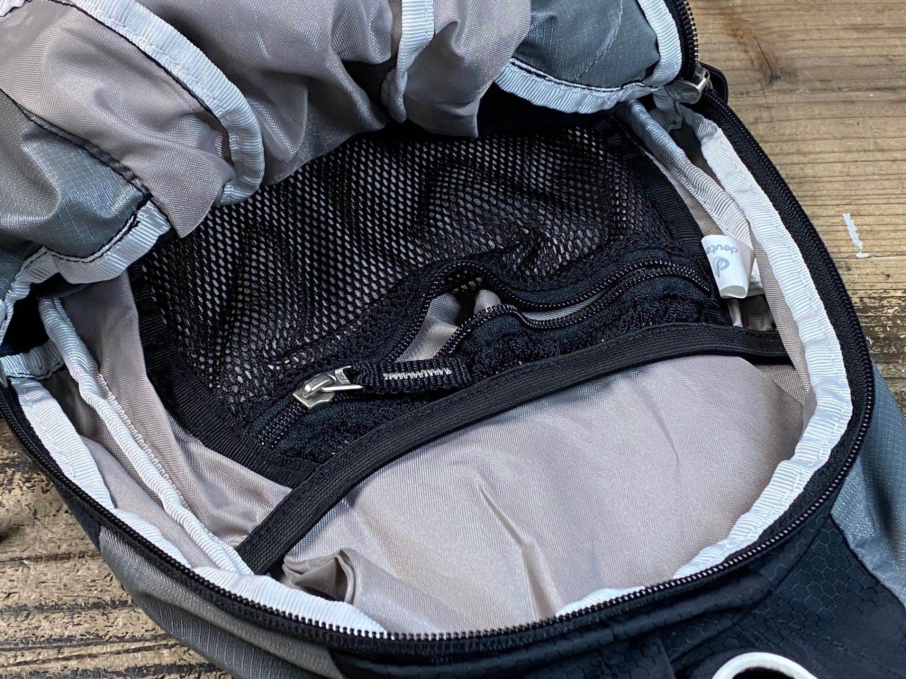 JN472 ドイター deuter RACE リュック バックパック 黒 – BICI AMORE