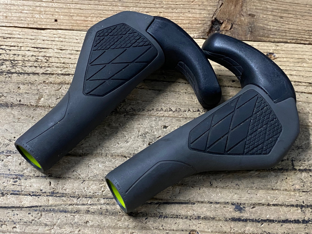 KQ593 エルゴン ERGON GS2 グリップ セット 黒