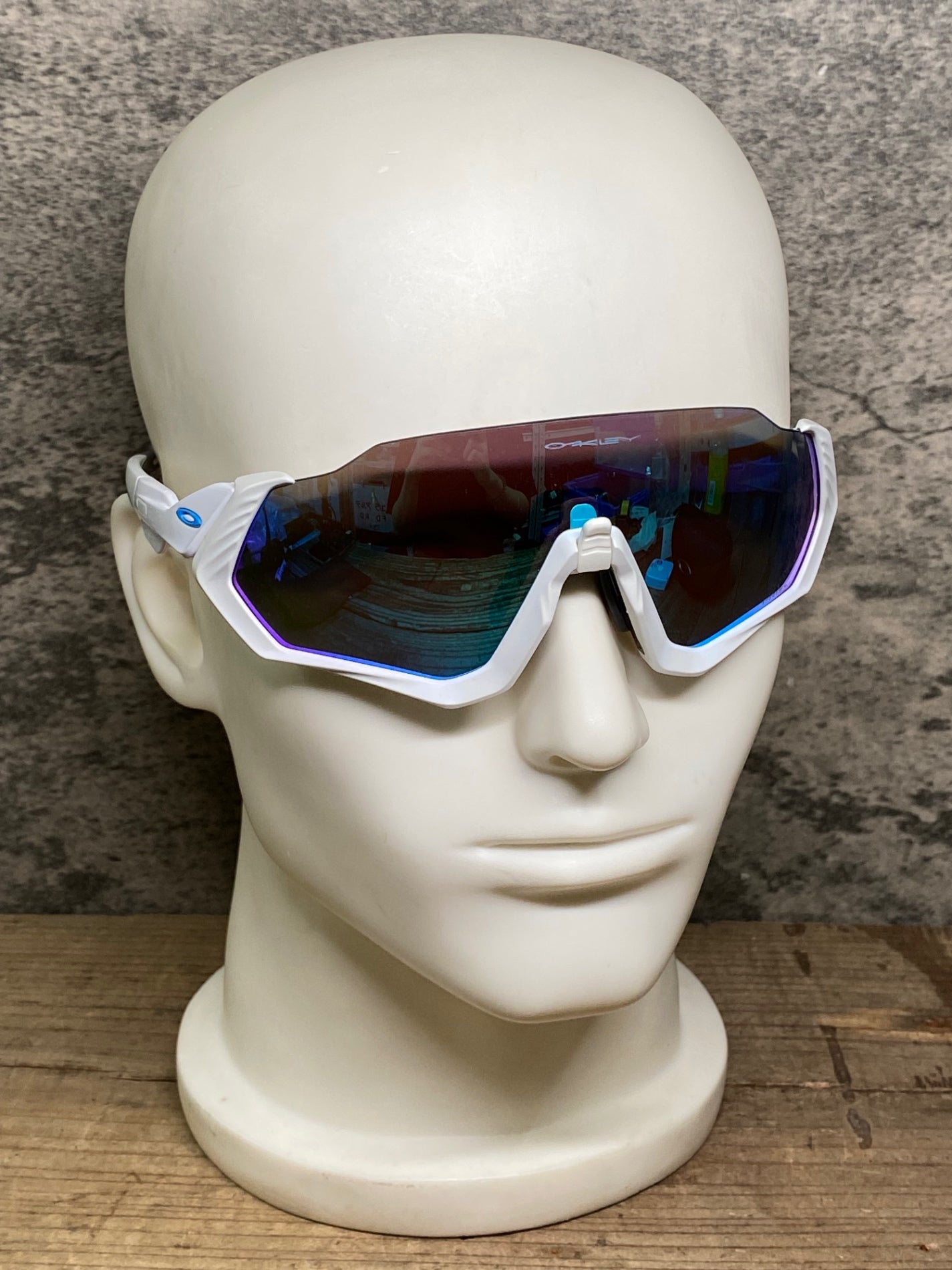 Oakley スポーツ用サングラス 赤レンズ 白フレーム 楽天市場】OAKLEY オークリー サングラス スモーク USA レッド