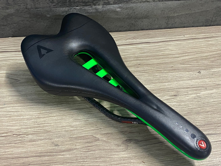KE958 アスチュート ASTVTE SKYLITE VT サドル 黒 緑 CARBONIOレール