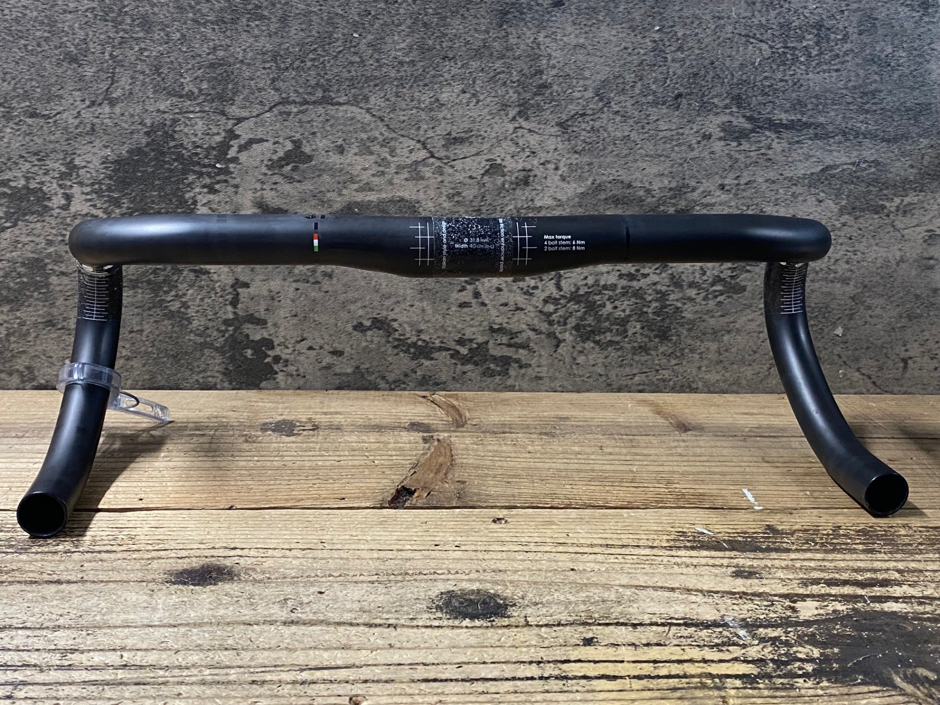 KK352 3T SUPER ERGO LTD カーボン ドロップハンドル ※固定部凹み強の