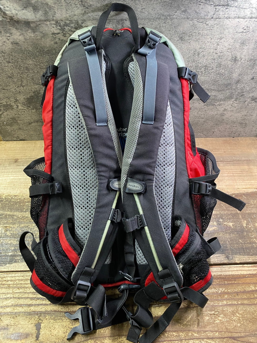 JJ720 ドイター deuter リュックサック バックパック 赤