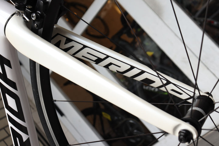 BFV013 メリダ MERIDA スクルトゥーラ SCULTURA 4000 2017モデル 50サイズ シマノ 105 5800 MIX 11S カーボン ロードバイク 【横浜店】