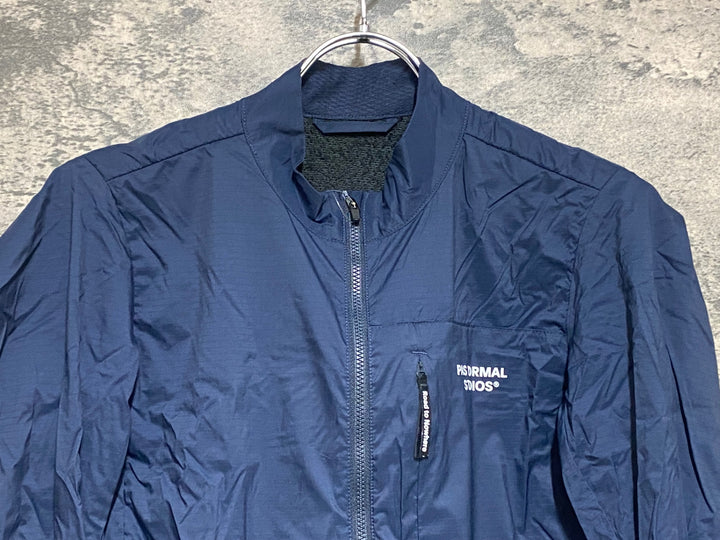 KM708 パスノーマルスタジオ PAS NORMAL STUDIOS ESSENTIAL INSULATED JACKET 長袖 ウィンドブレーカー 紺 S