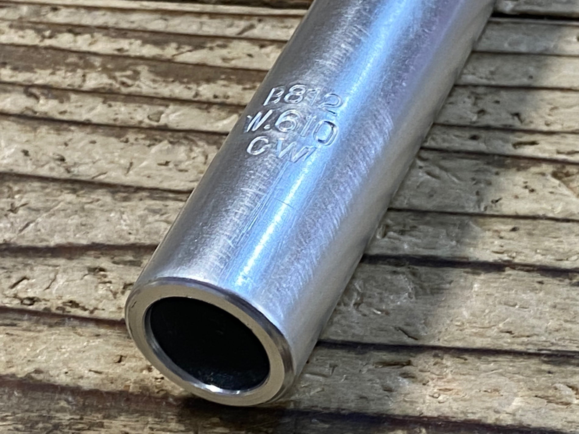 JU451 日東 NITTO B812 アルミハンドルバー フラット 610mm Φ25.4