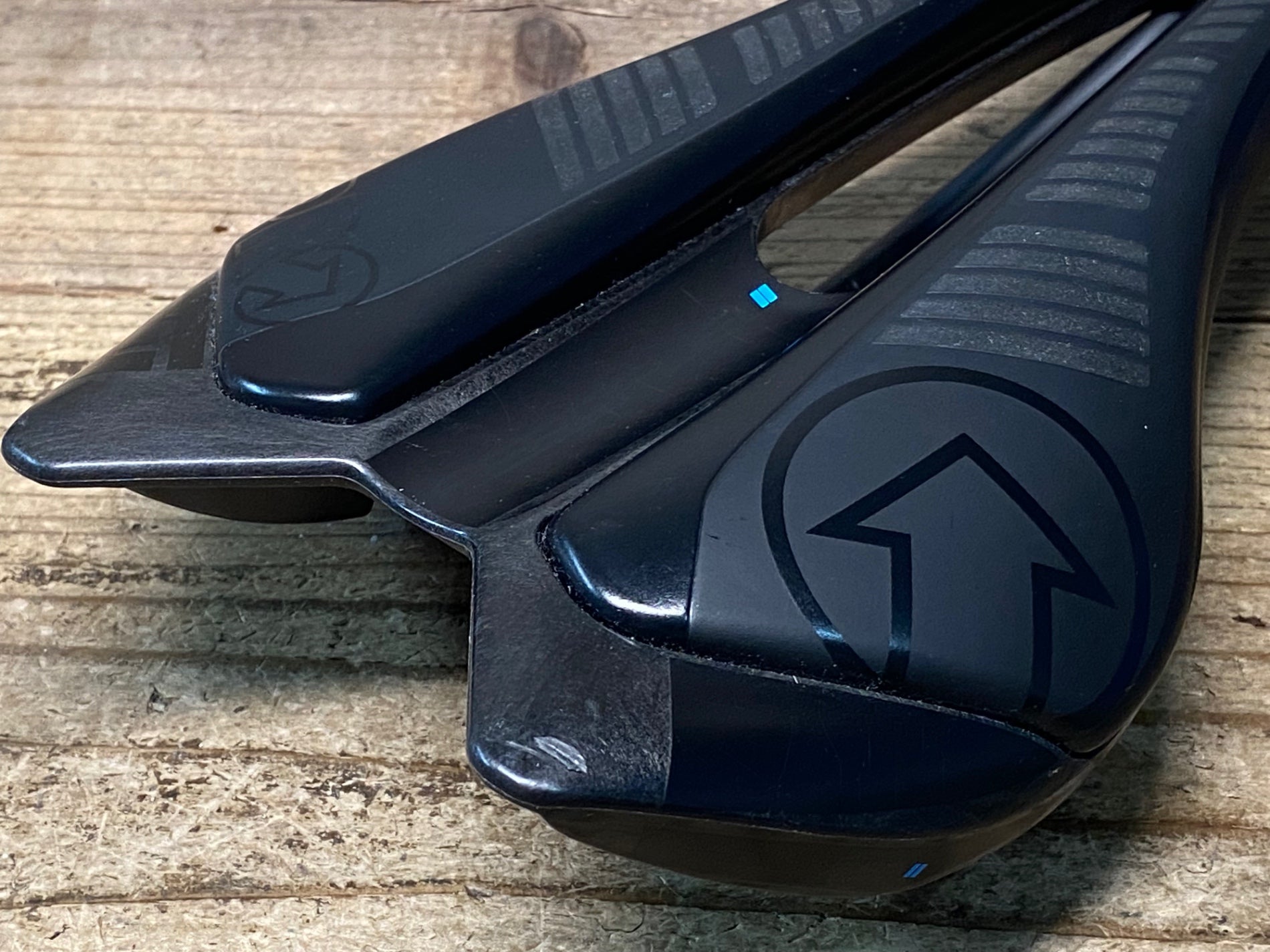JP075 シマノ SHIMANO PRO AEROFUEL サドル 黒 142mm – BICI AMORE