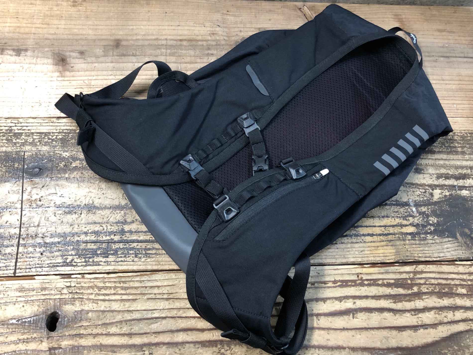 KD260 ラファ Rapha PRO TEAM LIGHTWEIGHT BACKPACK バックパック 黒