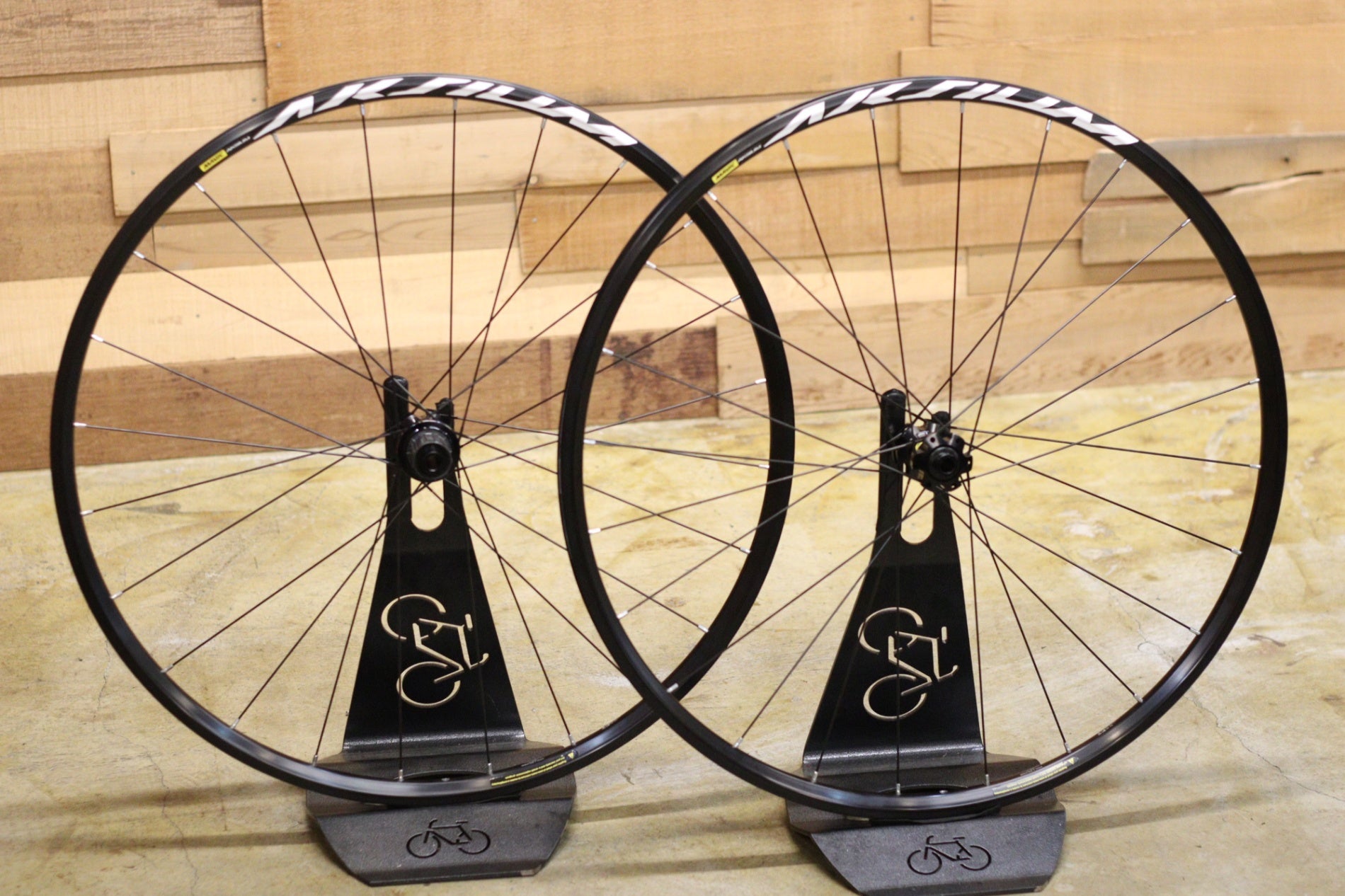 マヴィック MAVIC アクシウム AKSIUM DISC アルミ クリンチャー