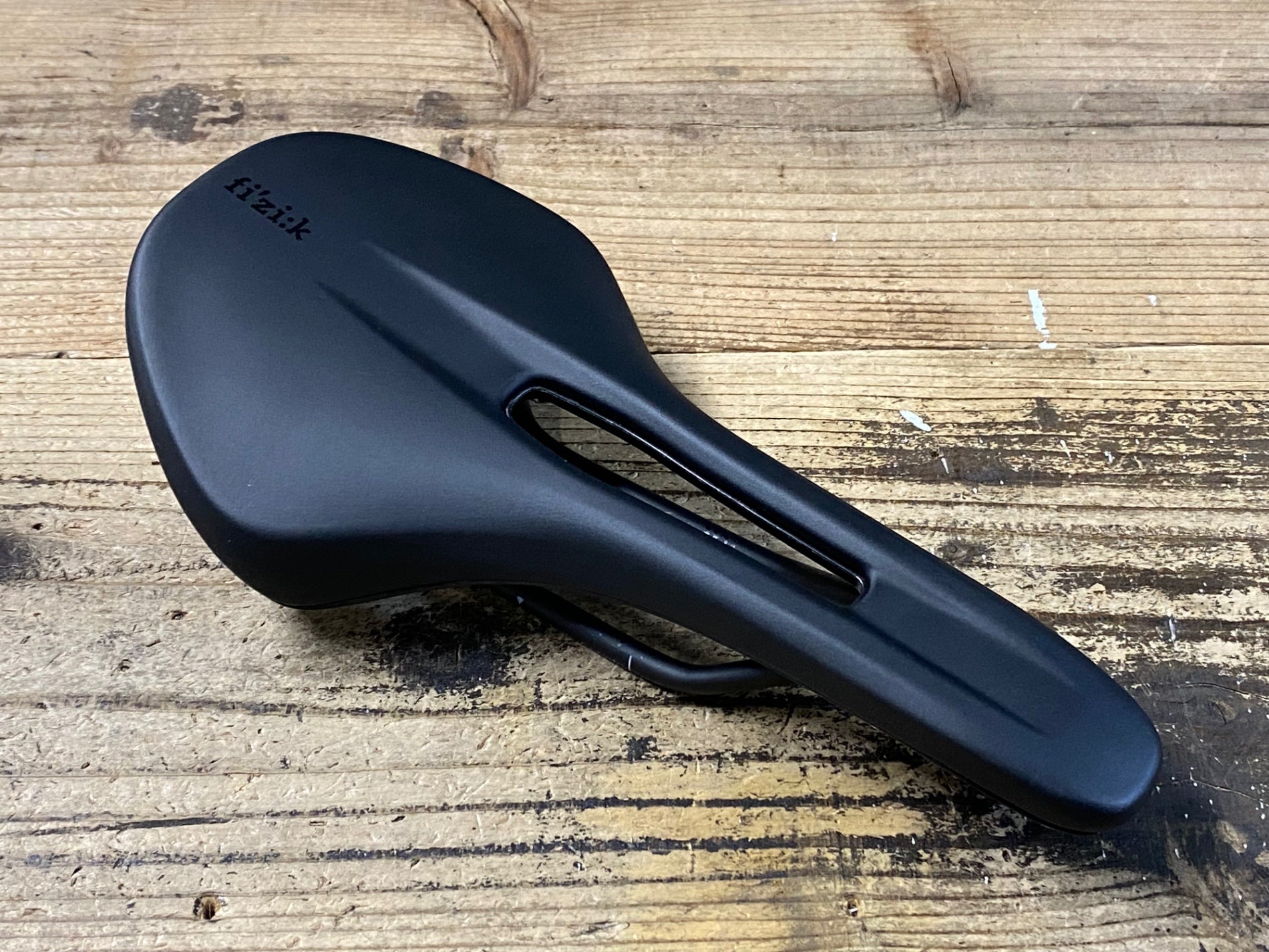 KF672 フィジーク fizik VENTO ANTARES サドル 黒 140mm S-Alloy
