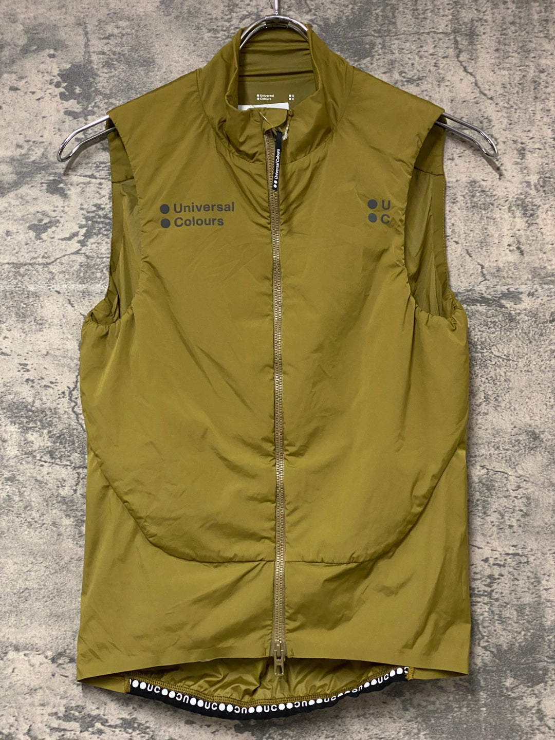 KN739 ユニバーサルカラーズ Universal Colours CHROMA INSULATED GILET ジレ サイクルベスト カーキ XS