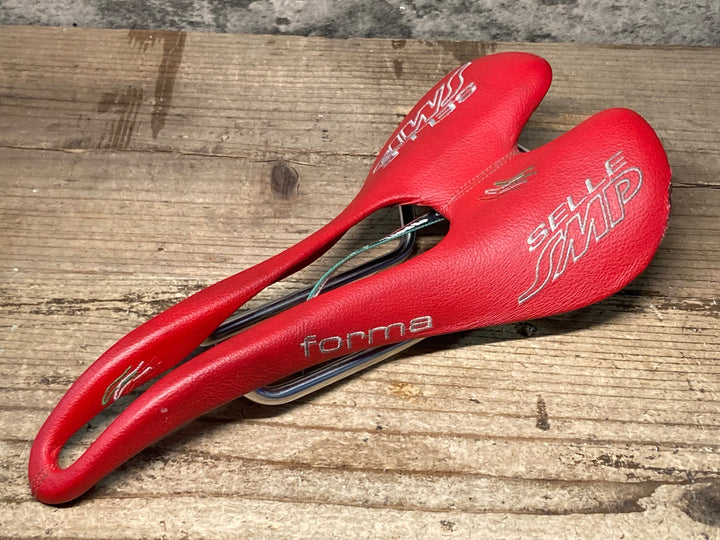 JP186 SELLE SMP forma サドル 赤 inox tube 136mm