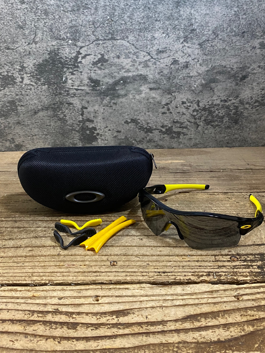 KH644 オークリー OAKLEY LIVESTRONG RADAR サングラス アイウェア 黒 黄 ※レンズ傷