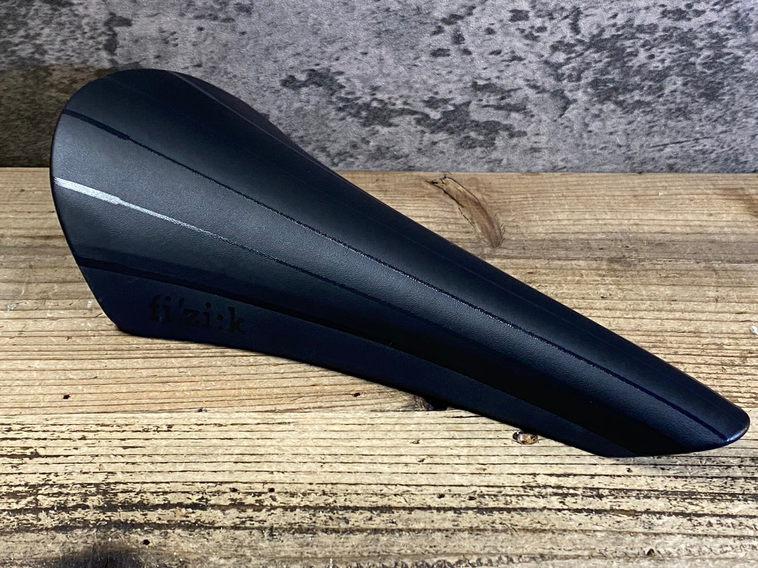 JP351 フィジーク fizik VOLTA R1 サドル カーボンレール ※レール先端部クラックの為ジャンク