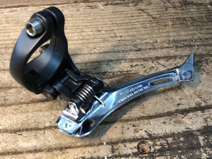 JR069 シマノ SHIMANO 105 FD-5700 フロントディレイラー 2S バンド式 Φ31.8