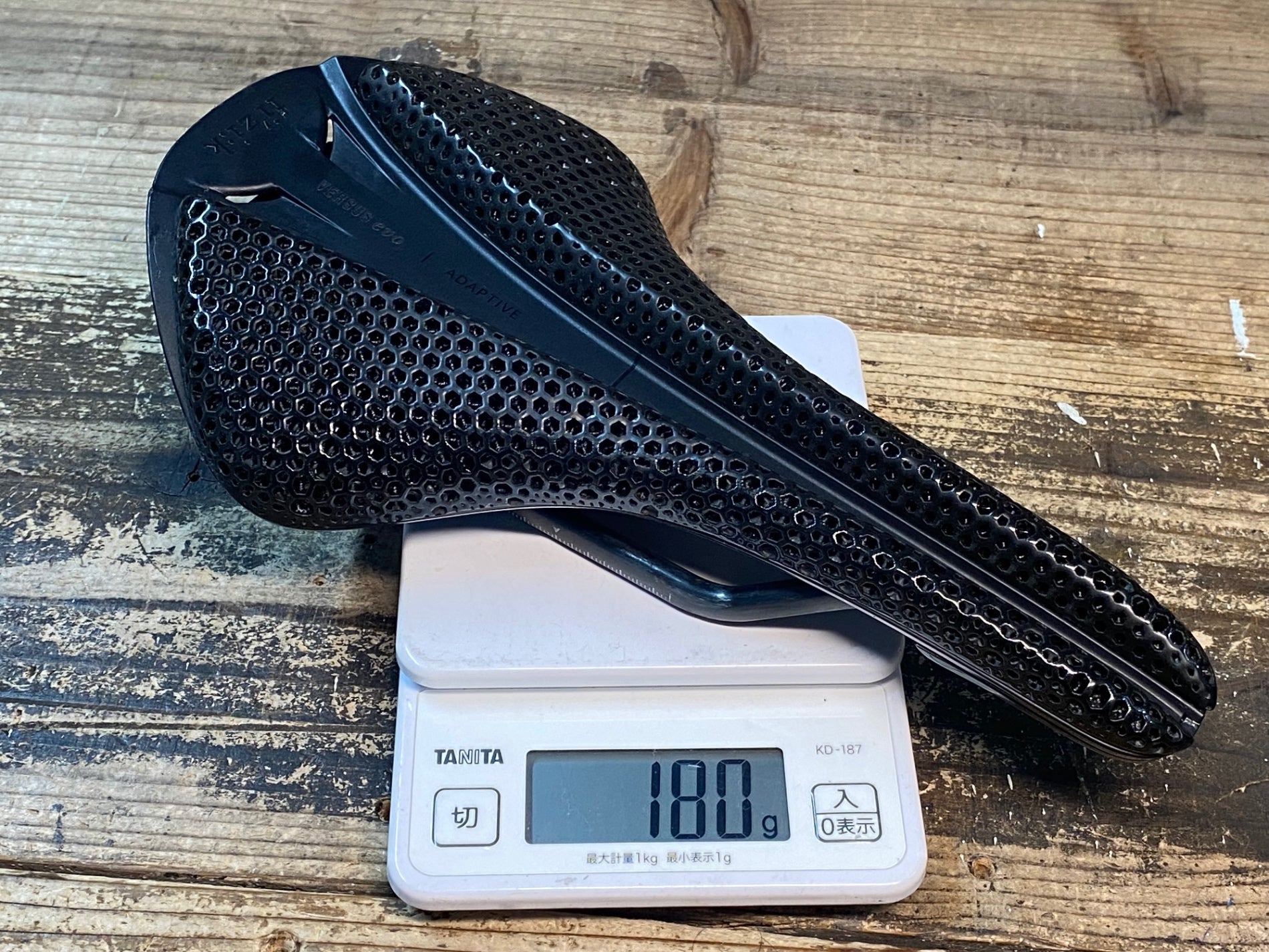 JG175 フィジーク Fizik Antares Versus Adaptive R1 3D サドル