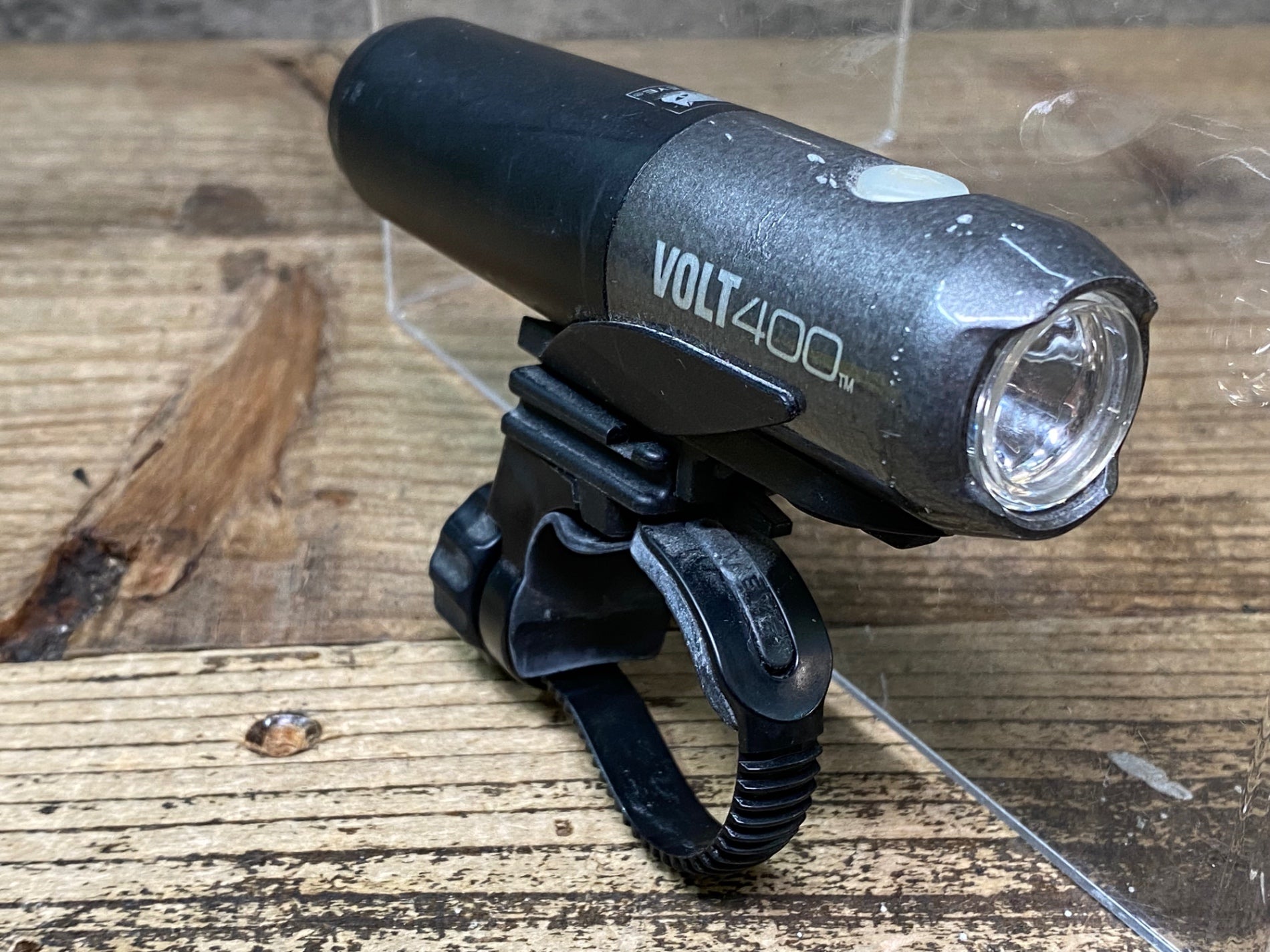 キャットアイ VOLT400 VOLT フロントライト VOLT400 NEO | 製品情報