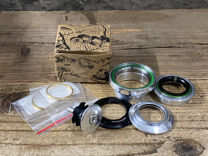 JV805 ホワイトインダストリーズ WHITE INDUSTRIES ZS44/28.6-EC44/30 ヘッドセット ヘッドパーツ シルバー 上1-1/8,下1-1/2 28.6mm ストレートコラム用