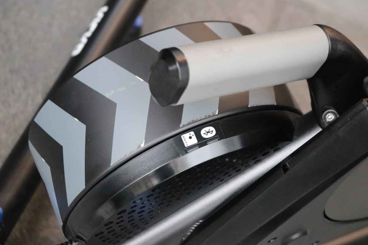 【Zwift対応】Wahoo KICKR Smart Trainer v4 ワフー WAHOO キッカー KICKR V4 スマートトレーナー ローラー台 ZWIFT