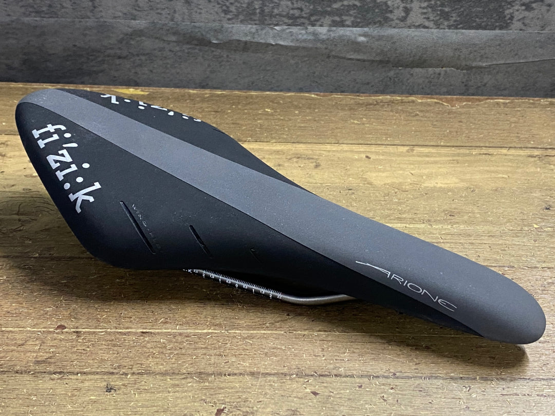 KN961 フィジーク fizik アリオネ ARIONE R3 REGULAR サドル 黒 kium レール 125mm