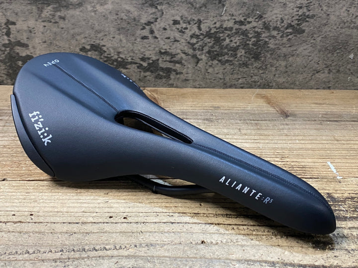 KI904 フィジーク fizik ALIANTE R5 OPEN REGULAR サドル 黒 142mm クロモリ