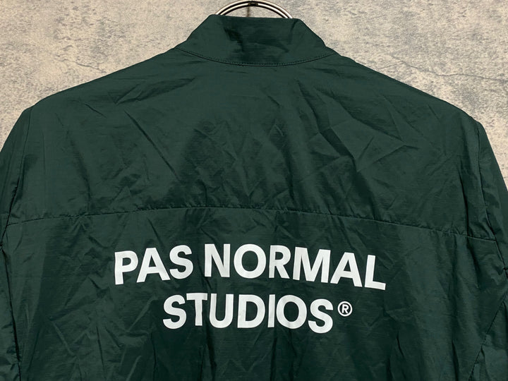 KA517 パスノーマルスタジオ PAS NORMAL STUDIOS ESSENTIAL INSULATED JACKET 長袖 サイクルジャケット 深緑 M