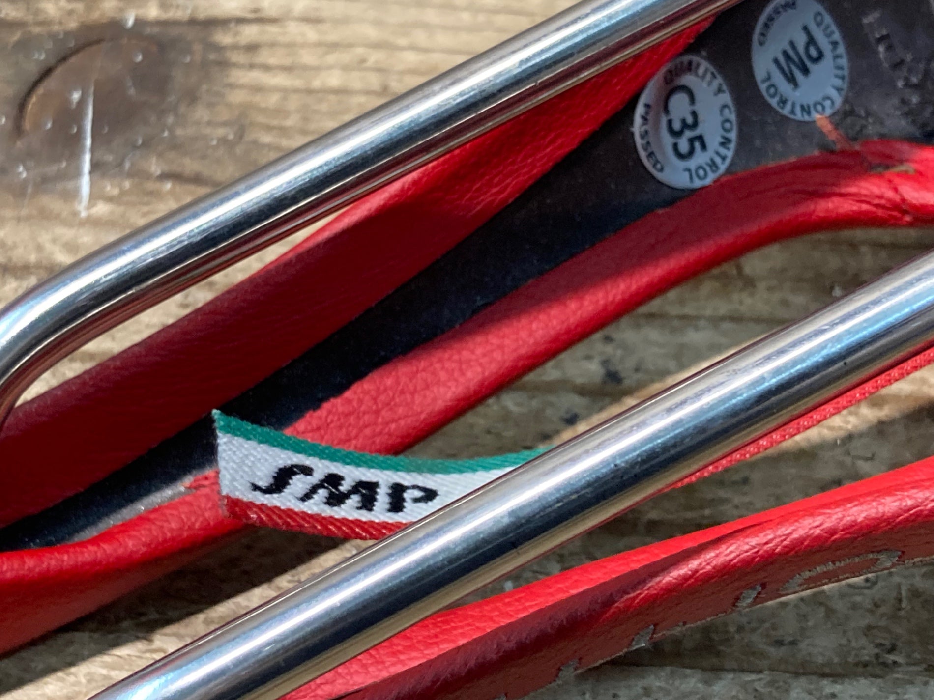JP186 SELLE SMP forma サドル 赤 inox tube 136mm – BICI AMORE