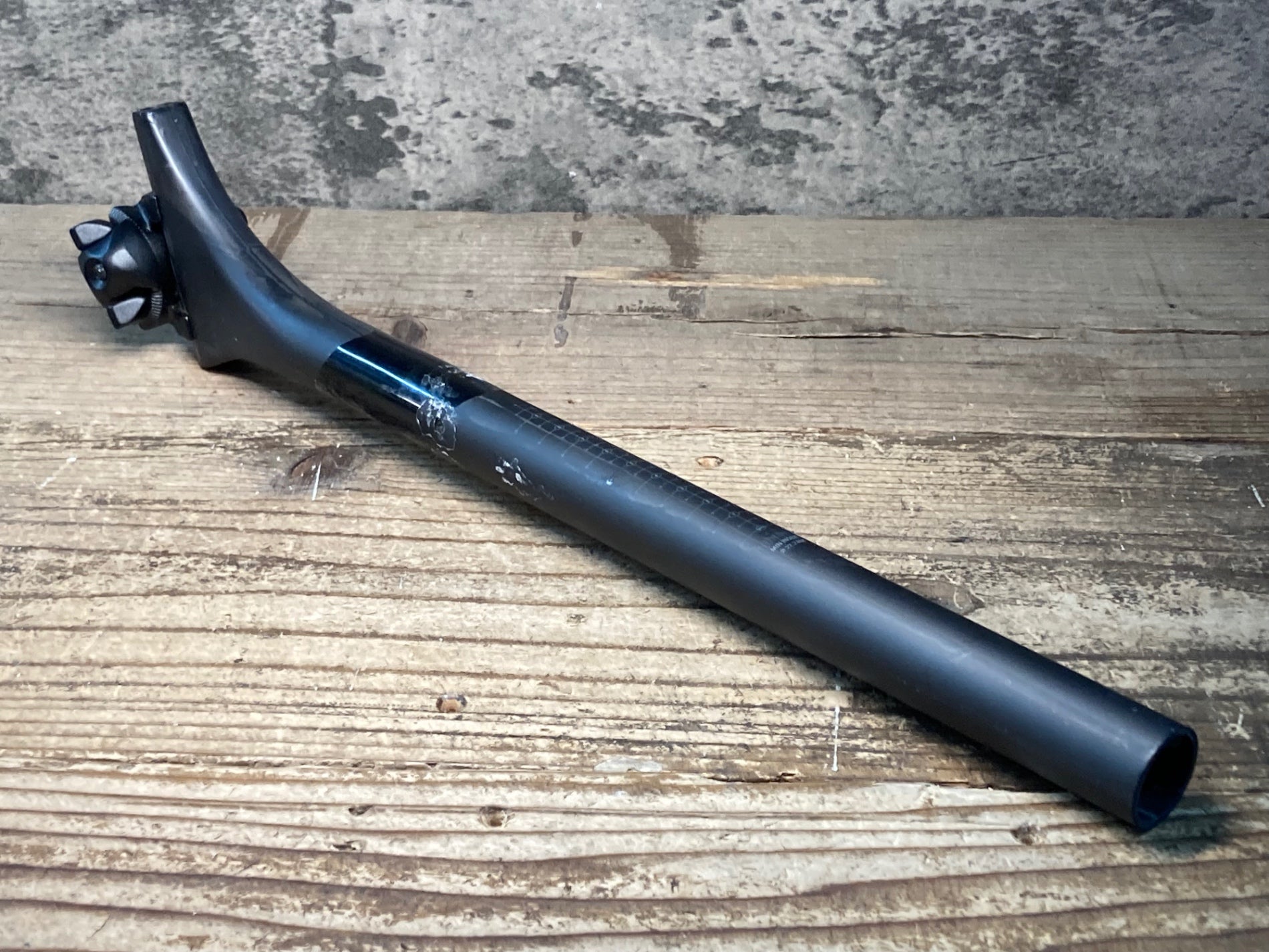 JH409 グスト GUSTO ATTAQUE カーボン シートポスト 410mm Φ27.2 ※傷