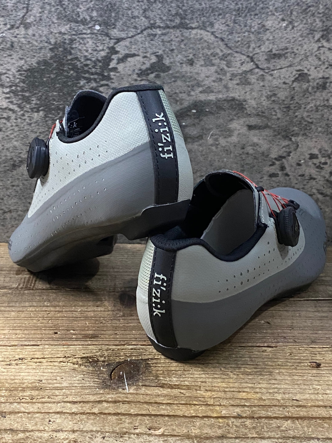 KK388 フィジーク fizik TEMPO OVERCURVE R4 SHOES ビンディングシューズ 3穴 グレー EU40 1/2