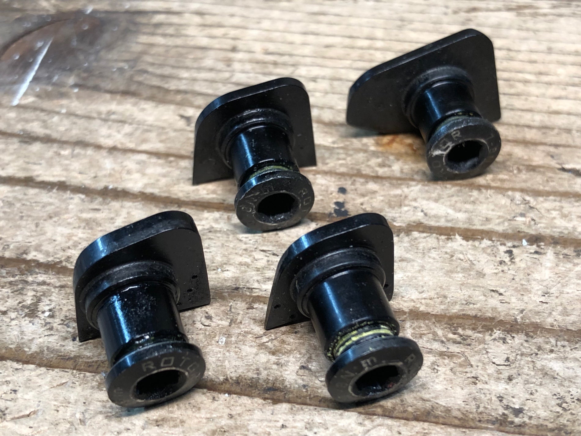 JI439 ローター ROTOR チェーンリングボルトセット FC-R9100用 – BICI