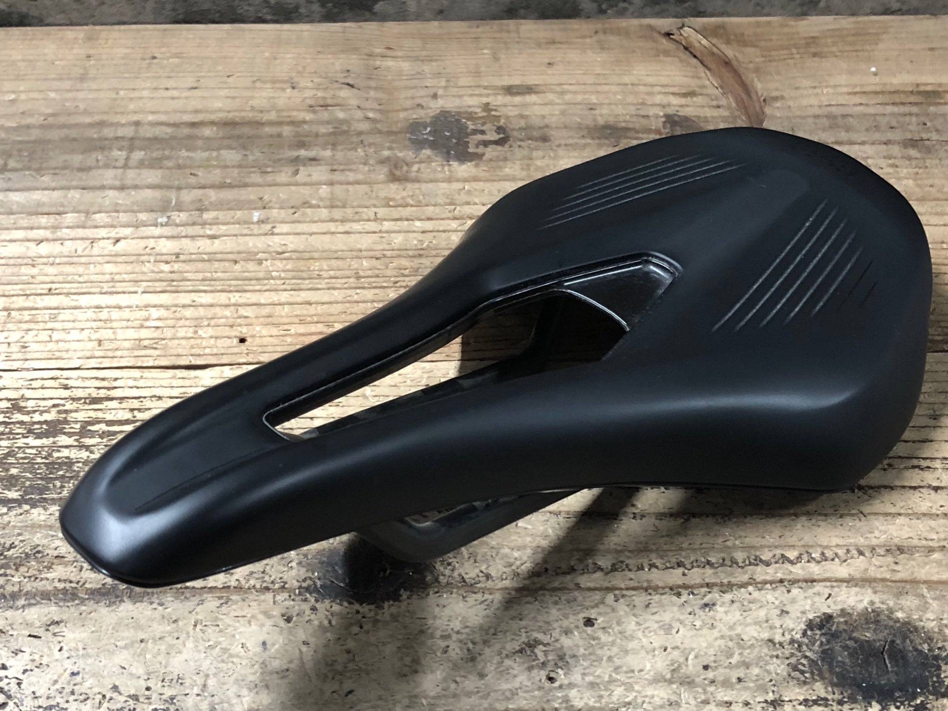 FIZIKE Vento Argo R1サドル　カーボンレール 140mm 美品 KD878 フィジーク fizik ヴェント VENTO ARGO R1 140mm サドル