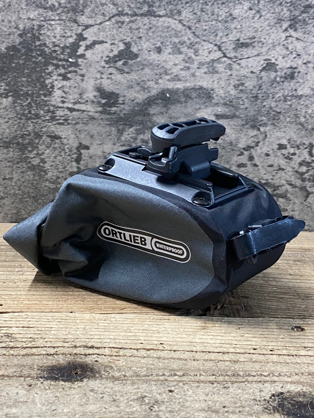 KE812 オルトリーブ ORTLIEB サドルバッグ 黒 グレー