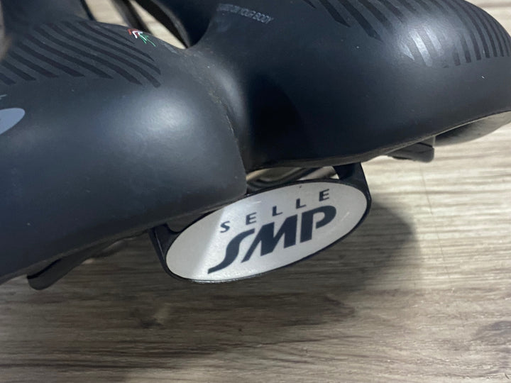 KE949 SELLE SMP HYBRID サドル 黒 140mm aisi 304 tubeレール