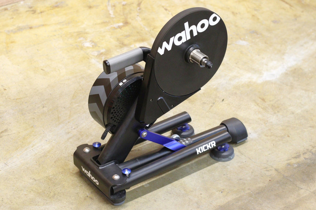 ワフー WAHOO キッカー KICKR V4 ダイレクトドライブ スマートトレーナー KICKR AXIS FEET付 【立川店】