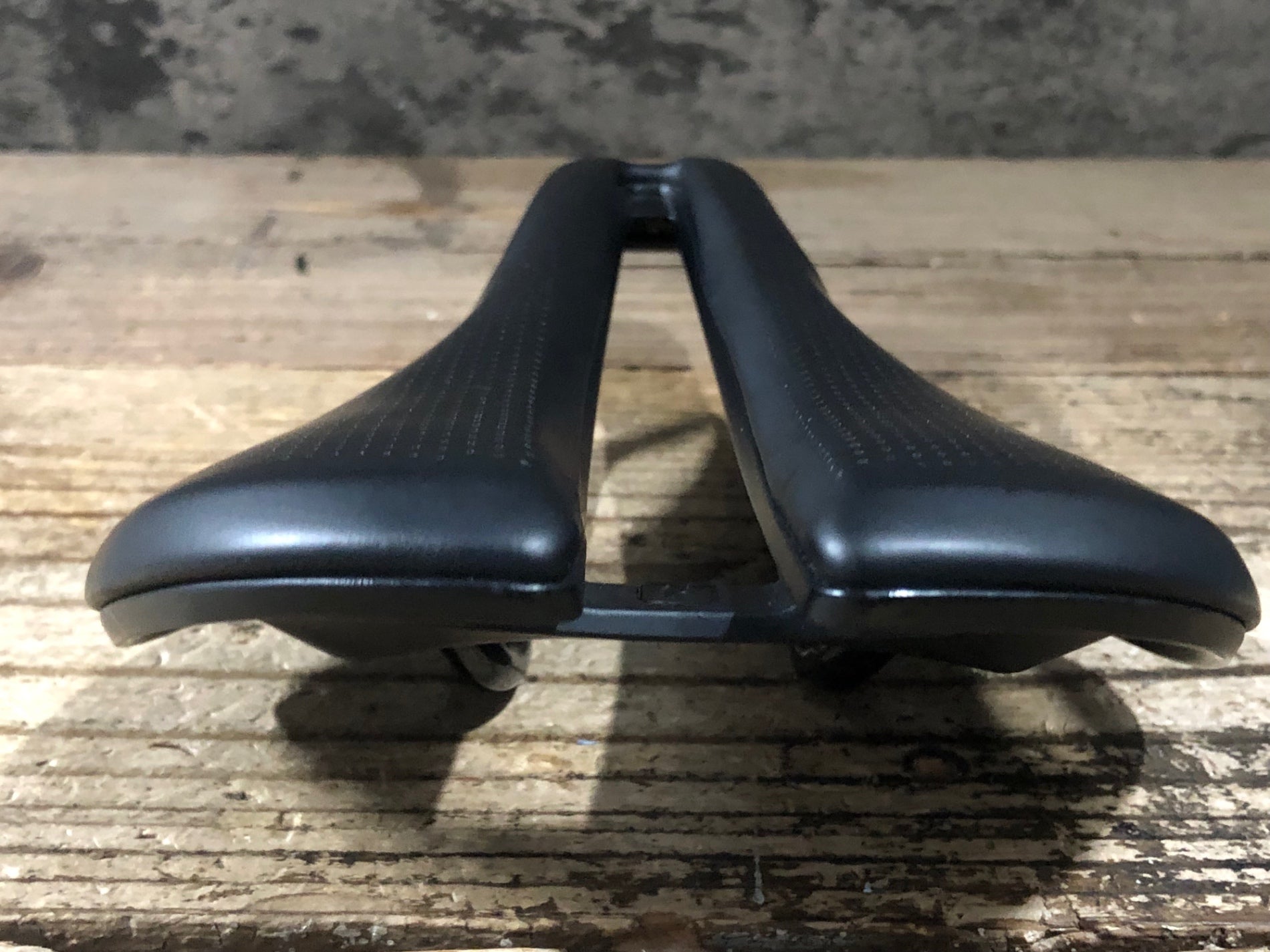 KJ408 ボントレガー BONTRAGER アイオロス AEOLUS ELITE サドル 145mm